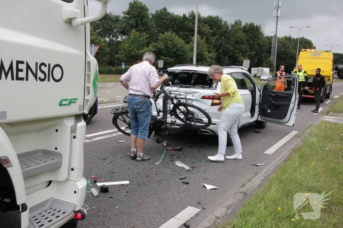 Vrachtwagen botst op voorligger