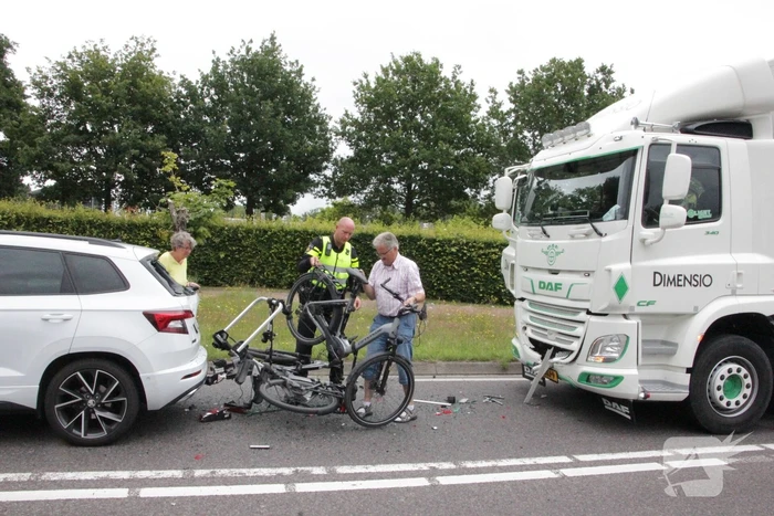 Vrachtwagen botst op voorligger