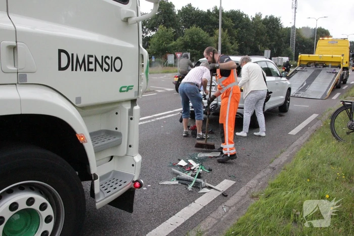 Vrachtwagen botst op voorligger