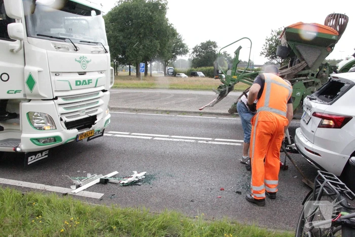 Vrachtwagen botst op voorligger