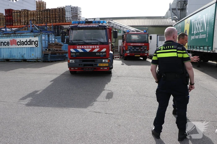 Rookontwikkeling bij brand in groothandel voor diervoeding