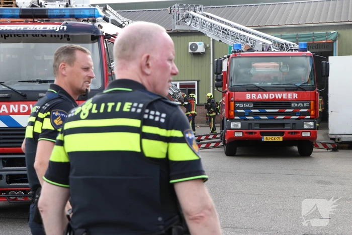 Rookontwikkeling bij brand in groothandel voor diervoeding
