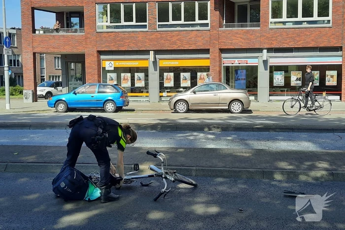 Fietser gewond bij botsing met auto
