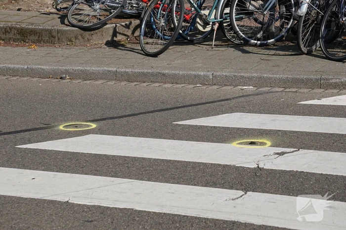 Fietser geschept door personenwagen