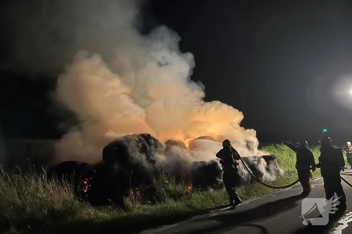 Treinverkeer stilgelegd vanwege brand in hooibalen