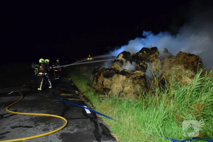 Treinverkeer stilgelegd vanwege brand in hooibalen