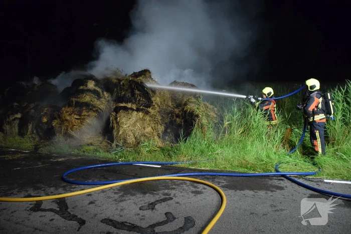Treinverkeer stilgelegd vanwege brand in hooibalen