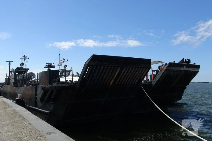 Korps Mariniers oefenen in Flevolands water