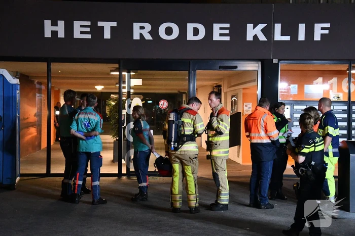 Brandweer groots ingezet voor brandmelding in zorgcomplex