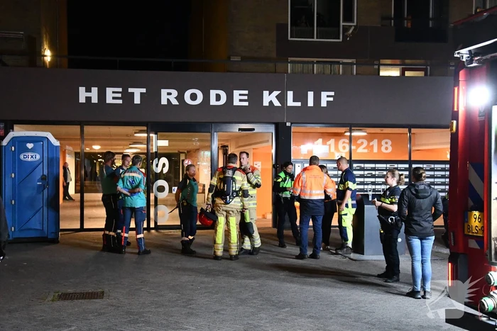 Brandweer groots ingezet voor brandmelding in zorgcomplex