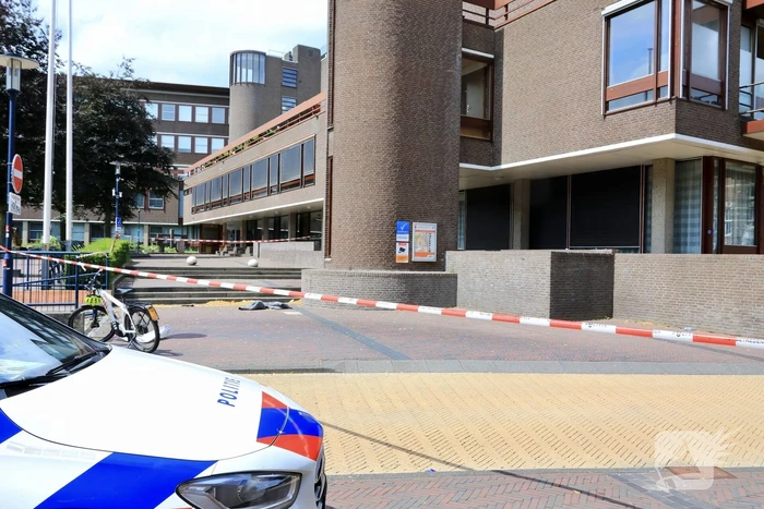 Gewonde bij steekpartij voor stadhuis