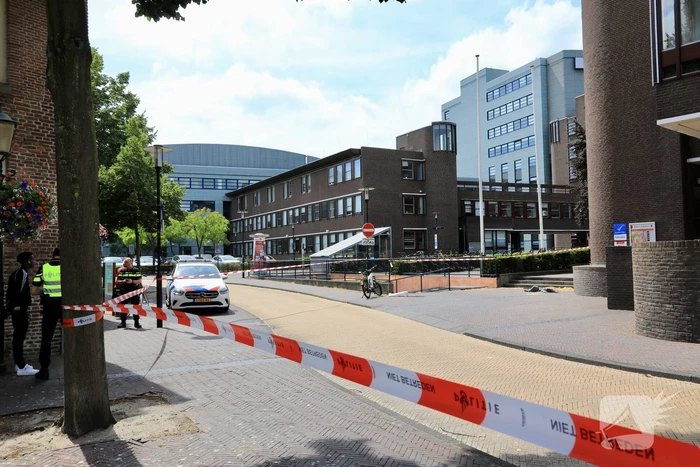 Gewonde bij steekpartij voor stadhuis