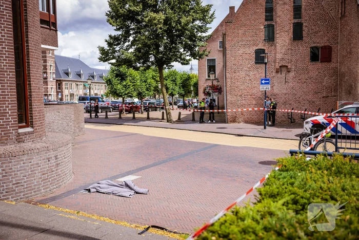 Gewonde bij steekpartij voor stadhuis