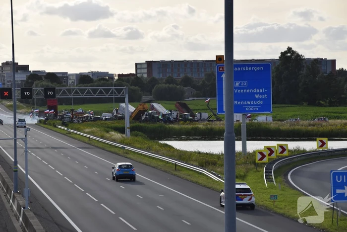 Boeren zetten oprit snelweg dicht