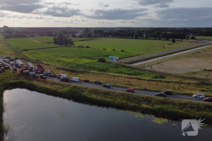 Boeren zetten oprit snelweg dicht
