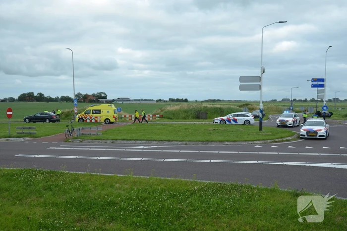 Fietser en automobilist botsen met elkaar
