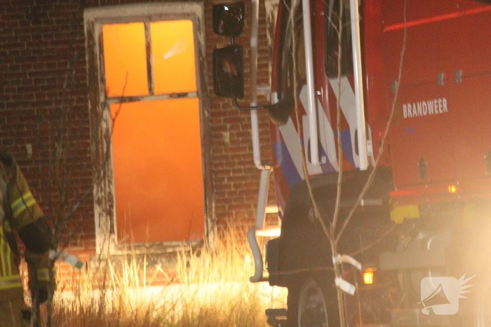 Leegstaande boerderij verwoest vanwege brand