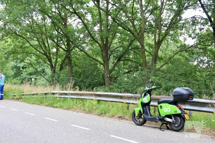 Jongedame gaat hard onderuit met Go Sharing-deelscooter