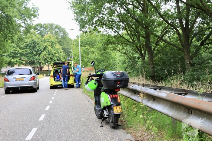Jongedame gaat hard onderuit met Go Sharing-deelscooter