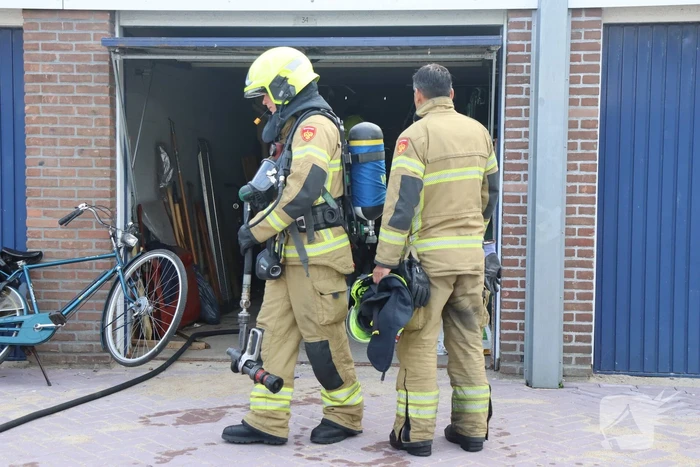Brand in garage snel onder controle