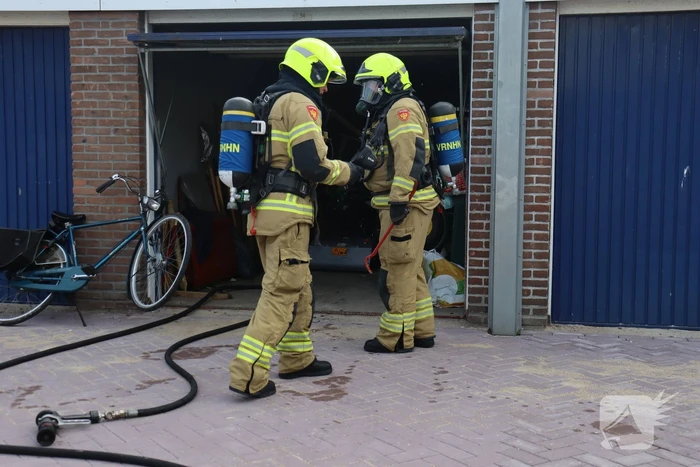 Brand in garage snel onder controle