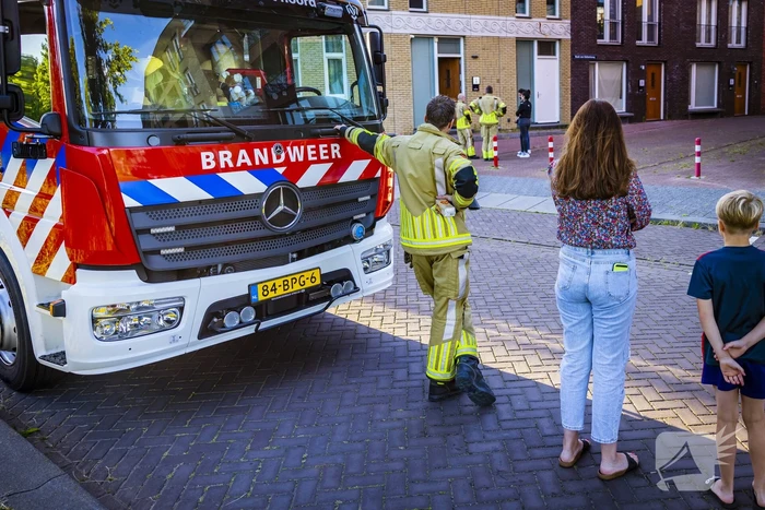 Brandweer doet onderzoek naar vreemde lucht in woning
