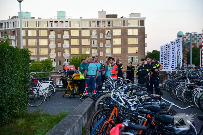 Persoon op straat doodgeschoten bij metrostation