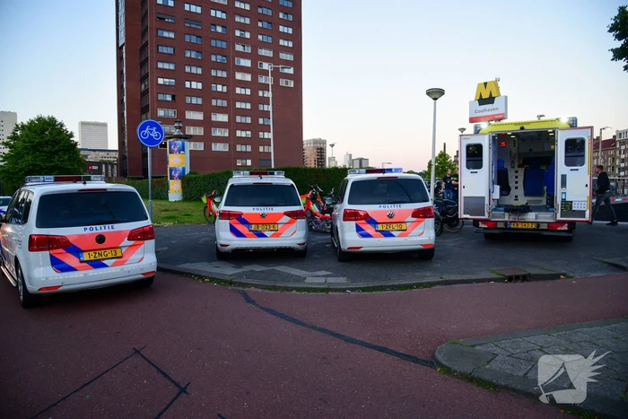 Persoon op straat doodgeschoten bij metrostation