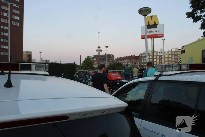 Persoon op straat doodgeschoten bij metrostation