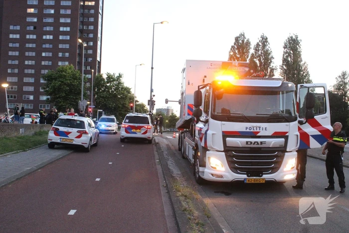 Persoon op straat doodgeschoten bij metrostation