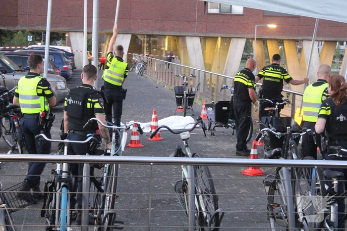 Persoon op straat doodgeschoten bij metrostation
