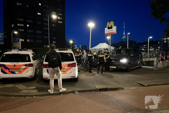 Persoon op straat doodgeschoten bij metrostation