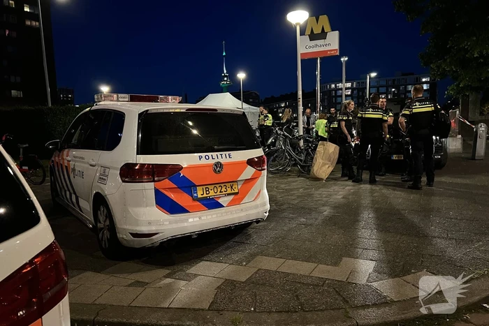Persoon op straat doodgeschoten bij metrostation