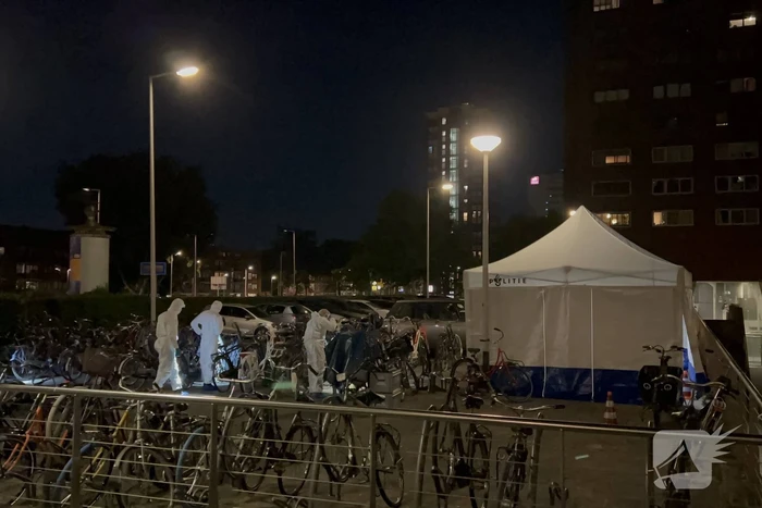 Persoon op straat doodgeschoten bij metrostation
