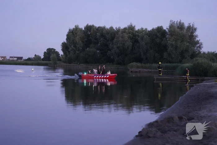 Opvarenden afgedreven roeibootjes naar de kant gehaald