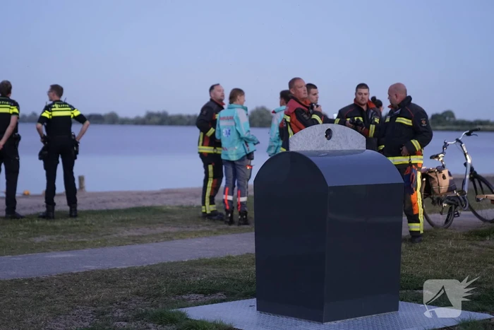 Opvarenden afgedreven roeibootjes naar de kant gehaald