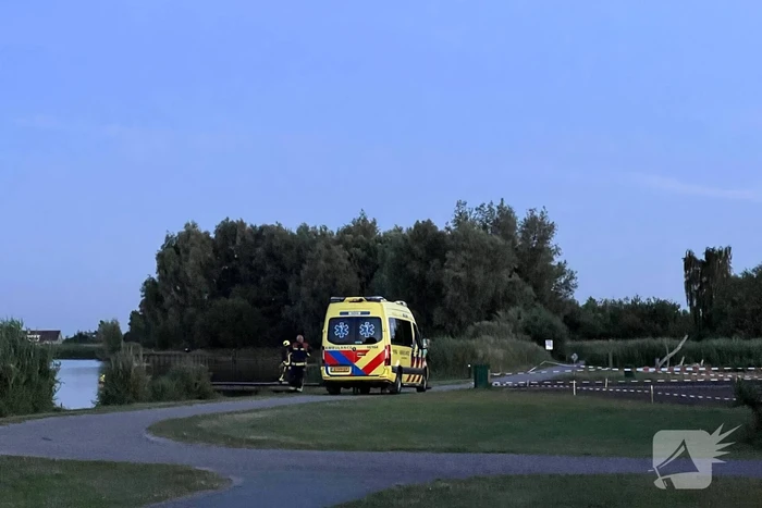 Opvarenden afgedreven roeibootjes naar de kant gehaald