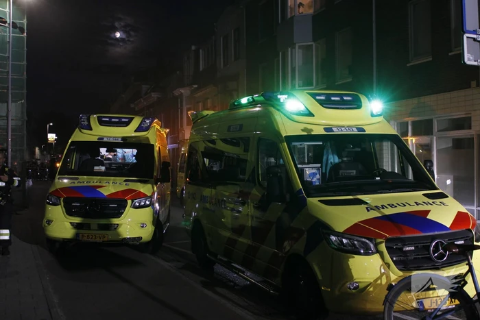 Brandweer redt personen uit woning na brand