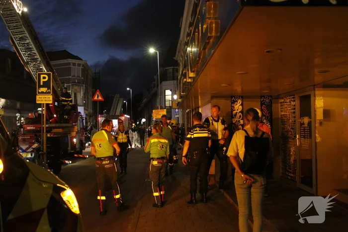 Brandweer redt personen uit woning na brand