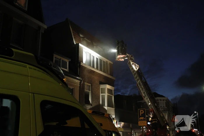 Brandweer redt personen uit woning na brand