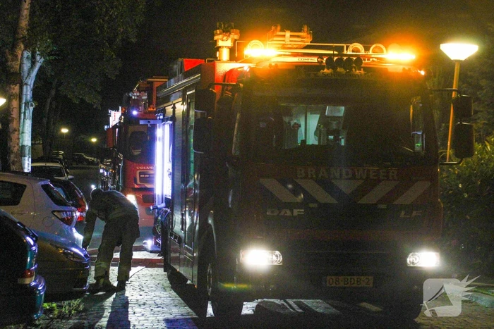 Schuur naast woning vat vlam