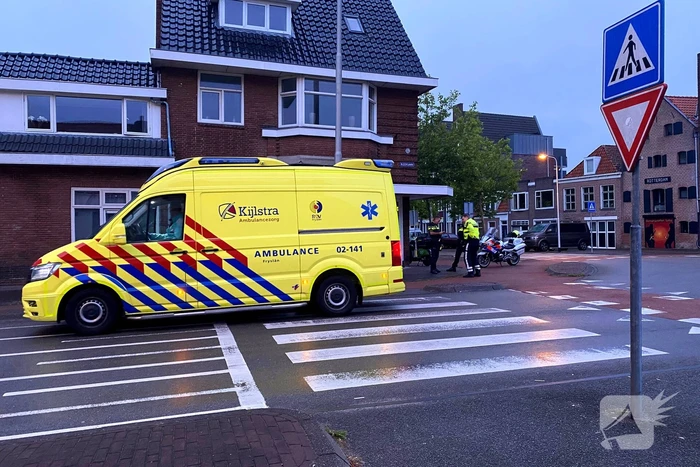 Scooterrijder gaat hard onderuit en raakt gewond
