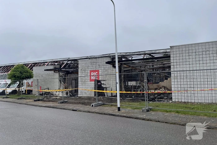 Enorme schade na zeer grote brand in pand bezorgservice Picnic