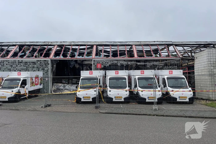 Enorme schade na zeer grote brand in pand bezorgservice Picnic