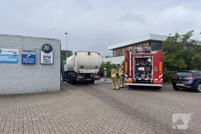 Vrachtwagen vat vlam