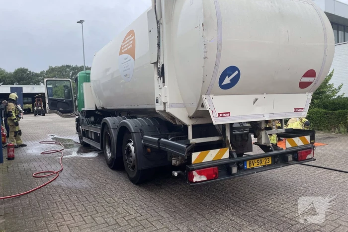 Vrachtwagen vat vlam