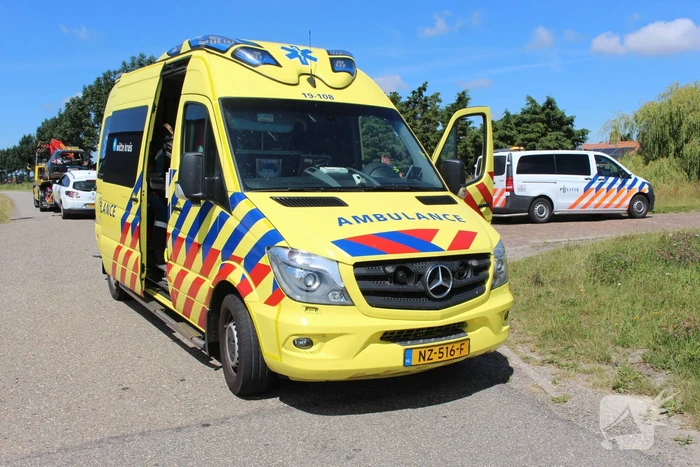 Een gewonde bij kop-staart ongeval