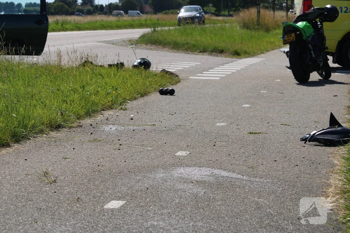 Brommerrijder onderuit bij aanrijding auto