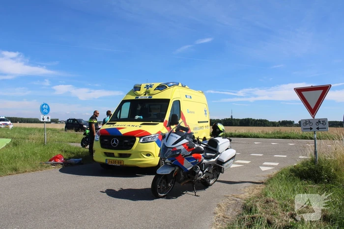 Brommerrijder onderuit bij aanrijding auto