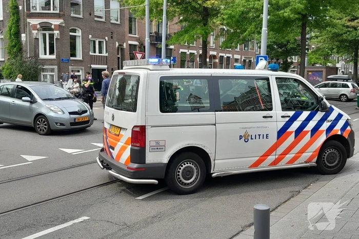 Automobilist rijdt door na botsing met scooter